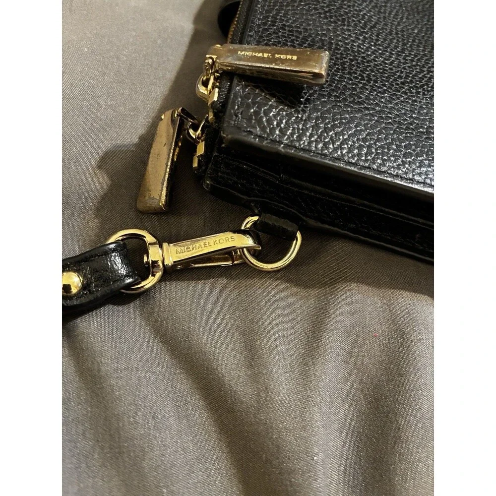 Michael Kors Jet Set Signature Multifunction Wristlet Wallet Billfold Black Gold